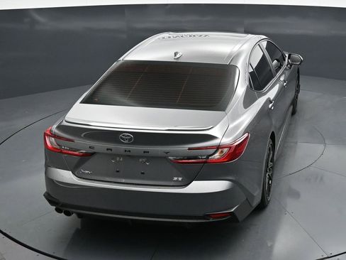 Used 2025 Toyota Camry SE w/ Multimedia Upgrade Package image 14