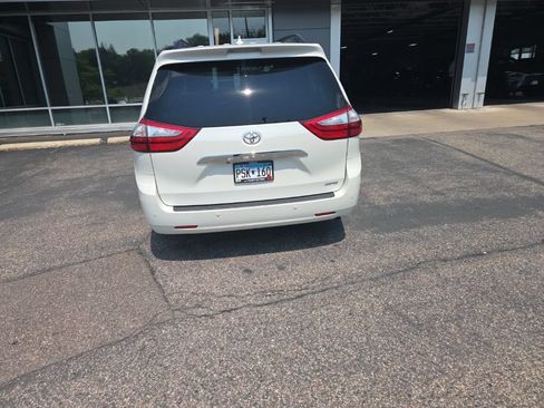 Used 2017 Toyota Sienna Limited Premium FWD image 15