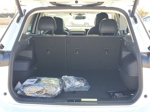 New 2026 Volkswagen Tiguan SE image 8