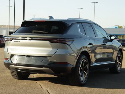 Used 2024 Chevrolet Equinox EV LT image 7