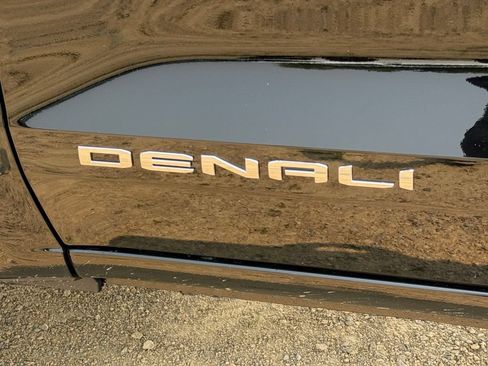 New 2026 GMC Canyon Denali w/ LPO, Denali Black Edition AWD/4WD image 43