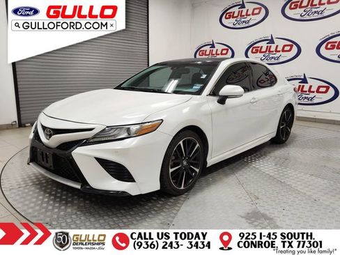 Used 2018 Toyota Camry XSE image 3