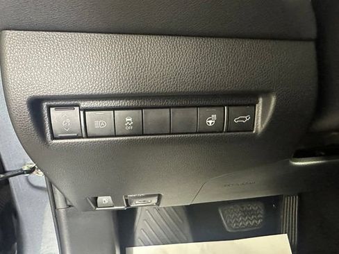 Used 2021 Toyota Venza XLE w/ Softex Package AWD/4WD image 13