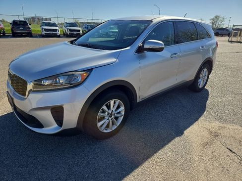 Used 2019 Kia Sorento AWD V6 image 3