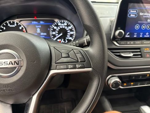 Used 2022 Nissan Altima 2.5 SV FWD image 22