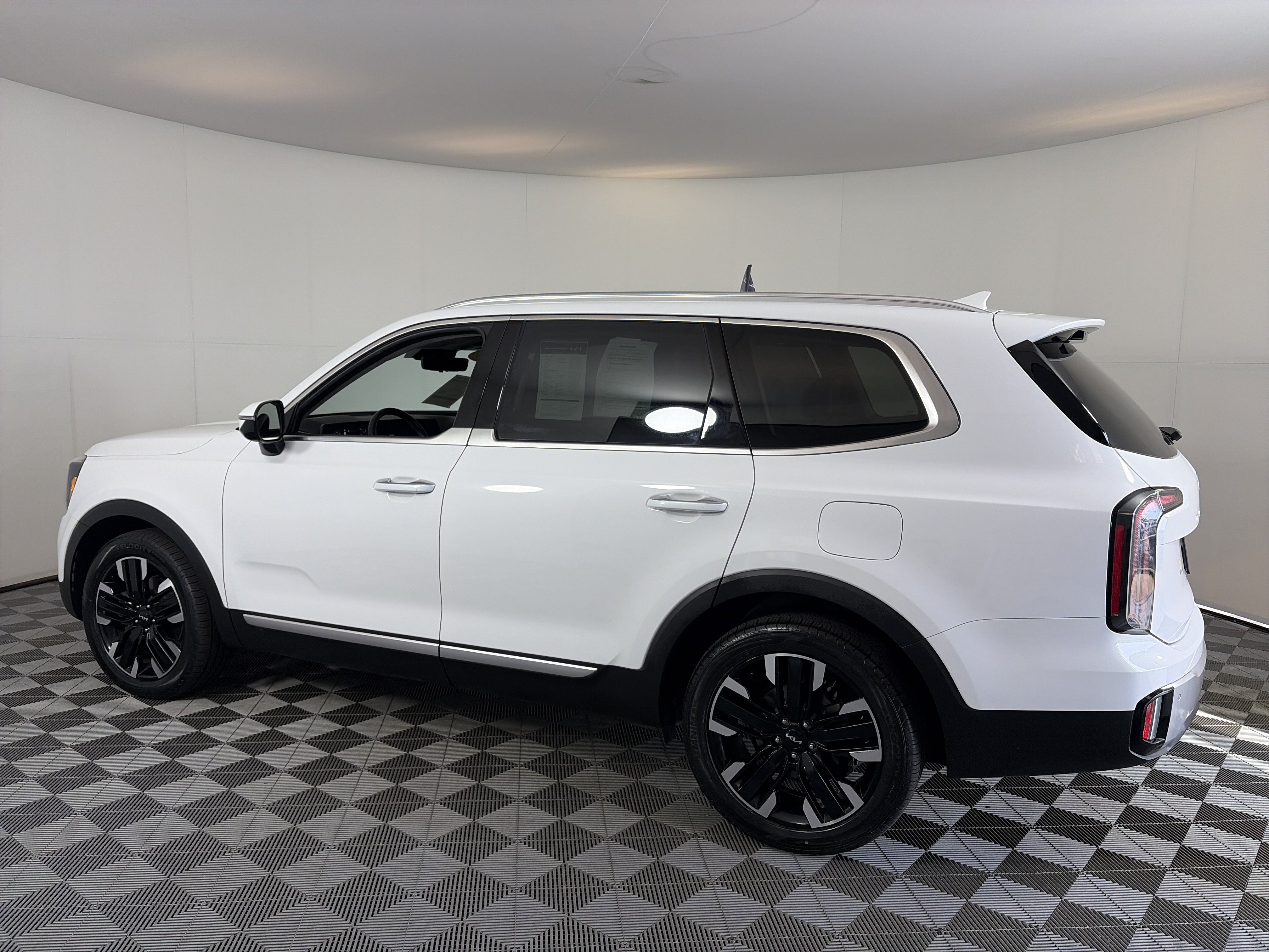 Certified 2024 Kia Telluride SX Prestige AWD/4WD image 9