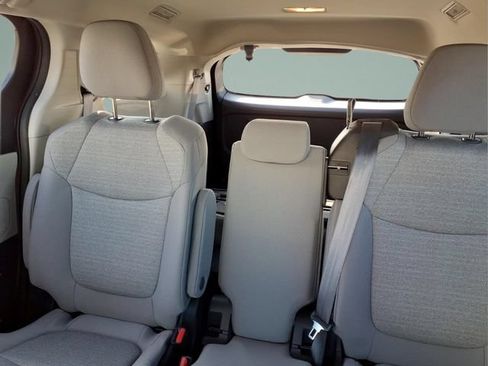 Used 2022 Toyota Sienna LE AWD/4WD image 16