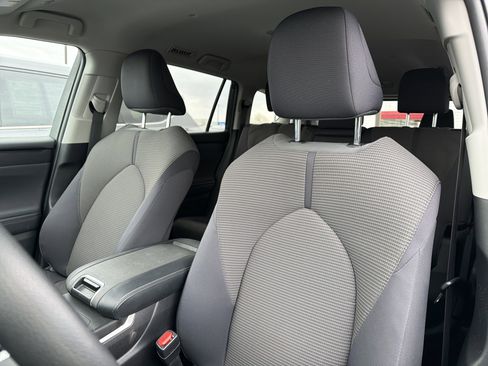 Used 2023 Toyota Highlander L image 7