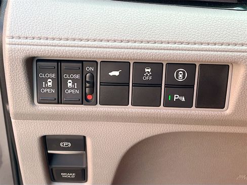 Used 2023 Honda Odyssey Touring image 10