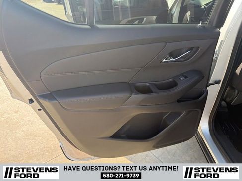 Used 2021 Chevrolet Traverse LT FWD image 39
