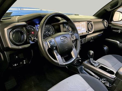 Used 2020 Toyota Tacoma TRD Sport w/ Technology Package AWD/4WD image 12
