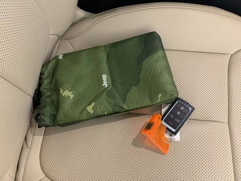 Used 2023 Jeep Grand Cherokee 4WD 4xe w/ Luxury Tech Group II image 44