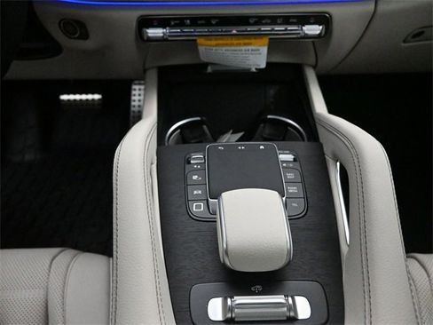 New 2026 Mercedes-Benz GLS 580 4MATIC image 13