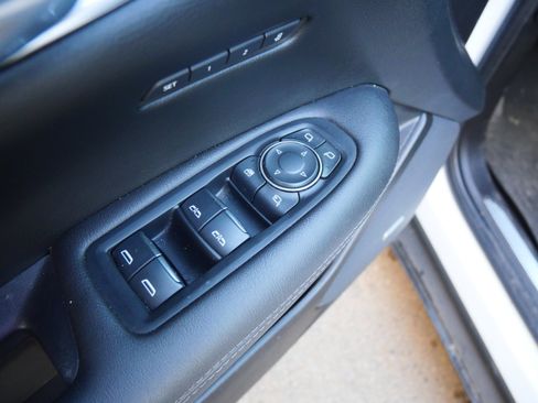 Used 2022 Cadillac XT5 Premium Luxury w/ Technology Package image 7