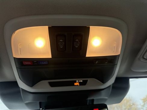 Used 2024 Subaru Crosstrek 2.0i Premium image 32