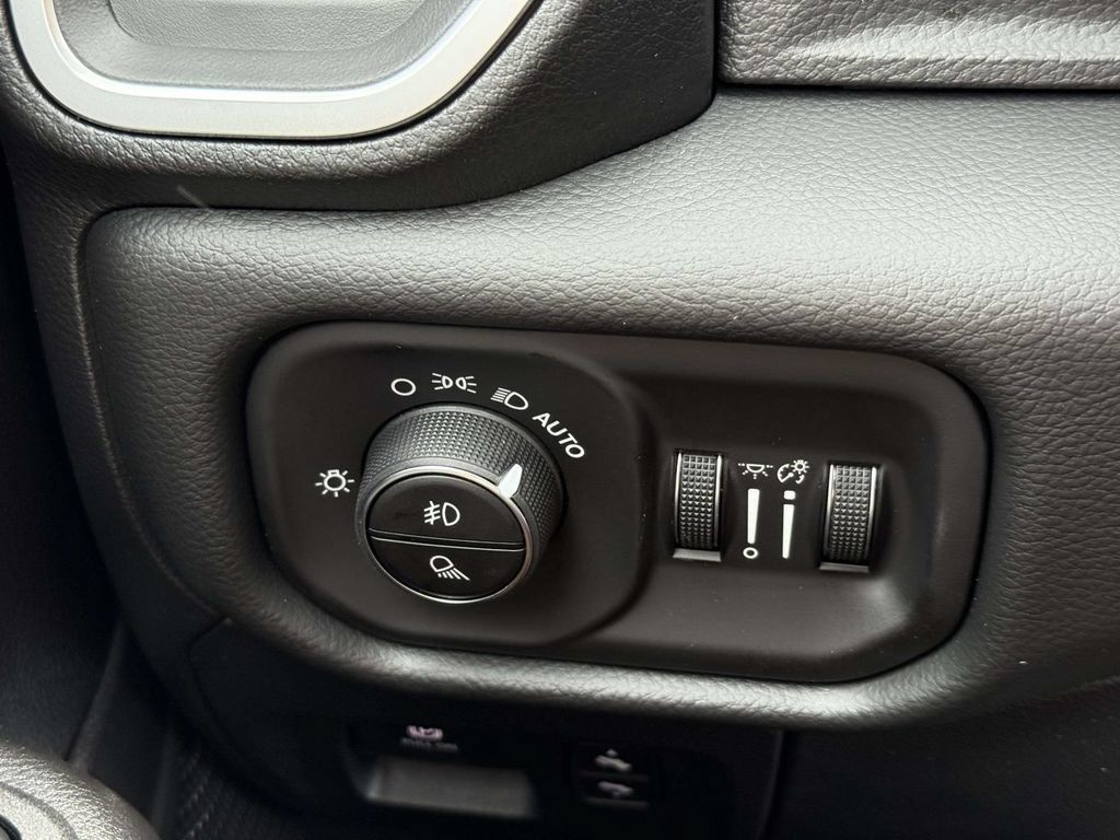 New 2027 RAM 1500 4x4 Crew Cab image 26