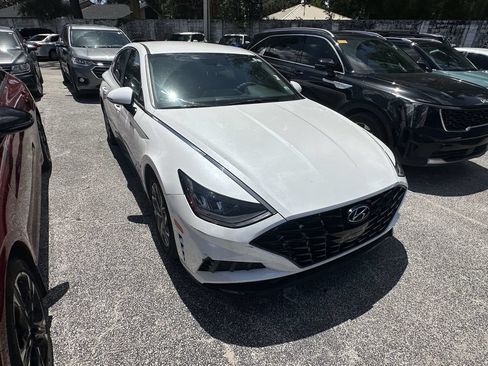 Used 2022 Hyundai Sonata SEL w/ Preferred Accessory Package FWD image 3