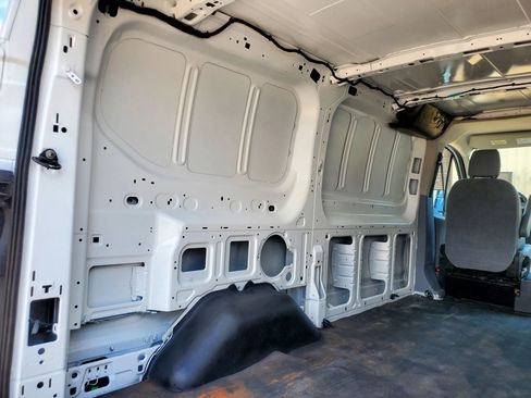 Used 2015 Ford Transit 150 130 Low Roof RWD image 32