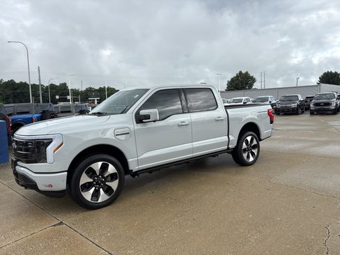 Used 2023 Ford F150 Lightning Platinum AWD/4WD image 3