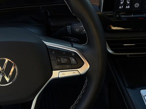 Used 2025 Volkswagen Atlas SE image 17