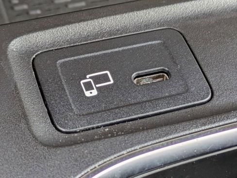 Used 2021 Mercedes-Benz GLB 250 image 30