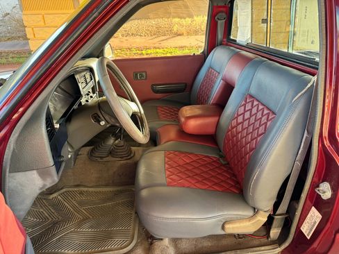 Used 1989 Toyota Pickup Deluxe image 11
