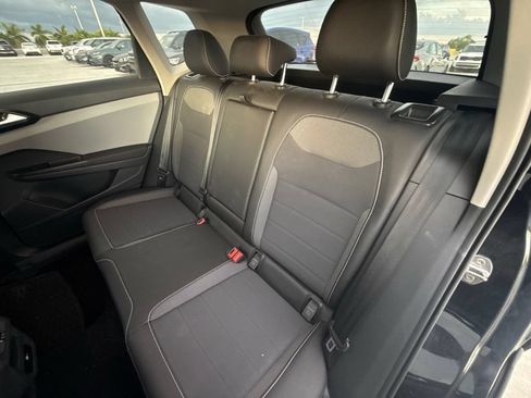 Certified 2023 Volkswagen Taos SE FWD image 6
