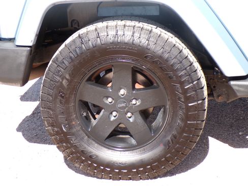 Used 2012 Jeep Wrangler Sahara AWD/4WD image 6
