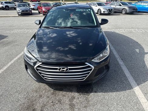 Used 2017 Hyundai Elantra SE FWD image 2