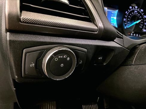 Used 2018 Ford Fusion SE w/ Fusion SE Technology Package FWD image 30