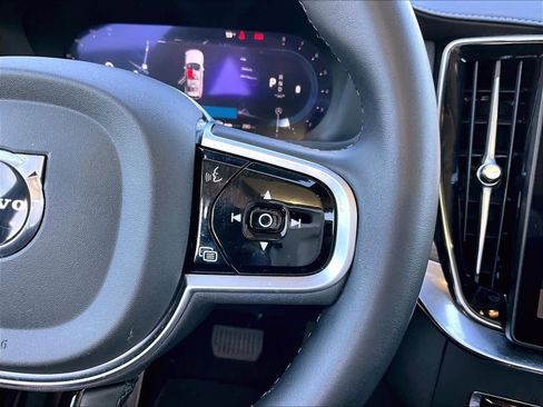 Used 2025 Volvo XC90 B6 Plus image 25