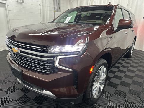 Used 2023 Chevrolet Suburban High Country image 3