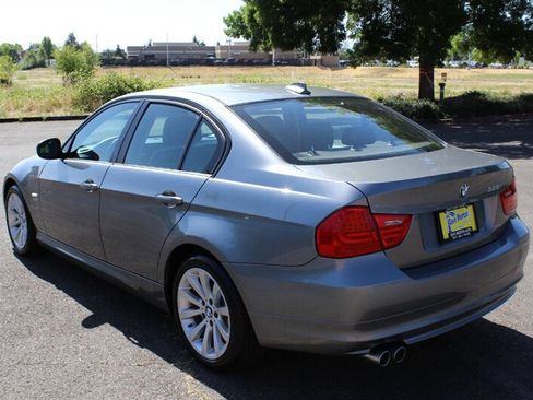 Used 2011 BMW 328i xDrive Sedan AWD/4WD image 3