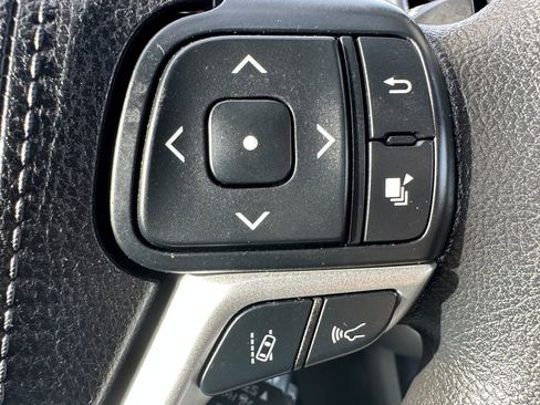 Used 2018 Toyota Highlander LE image 23