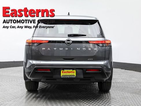 Used 2024 Nissan Pathfinder S AWD/4WD image 6