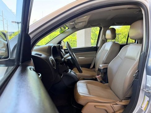 Used 2014 Jeep Compass Latitude FWD image 11