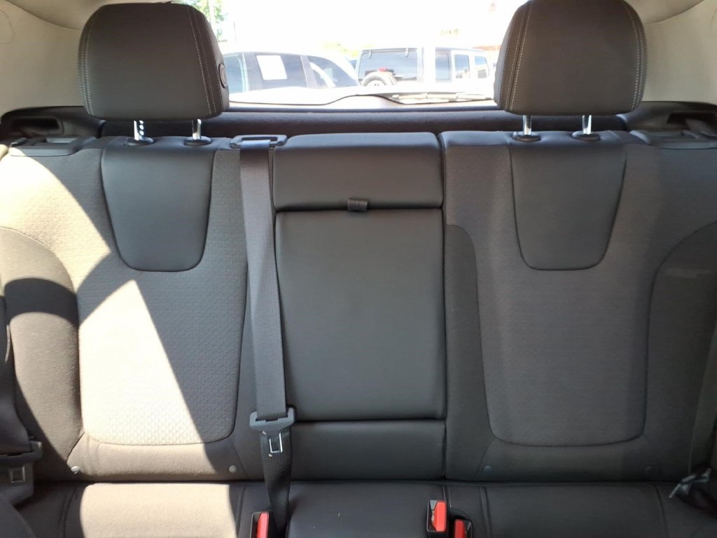 Used 2023 Buick Encore GX Select w/ Sport Touring Package FWD image 20