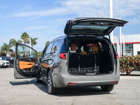 Used 2022 Chrysler Pacifica Pinnacle FWD image 29