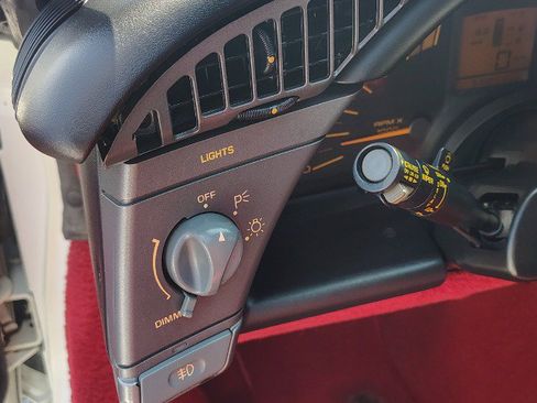 Used 1990 Chevrolet Corvette Coupe RWD image 25