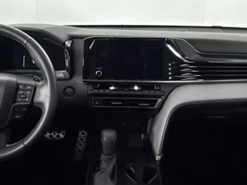 Used 2025 Toyota Camry SE image 26