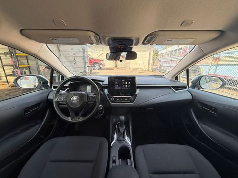 Used 2025 Toyota Corolla LE FWD image 31
