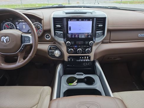 Used 2019 RAM 1500 Laramie AWD/4WD image 16