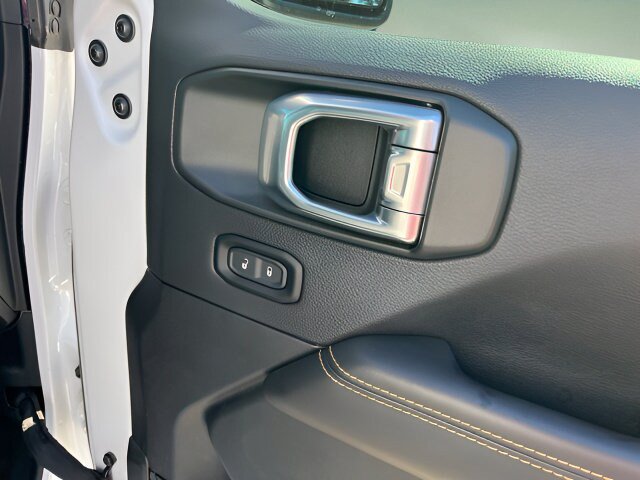Used 2024 Jeep Wrangler Unlimited Sahara AWD/4WD image 32