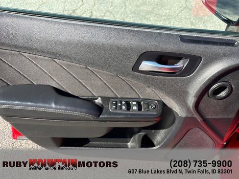 Used 2022 Dodge Charger SXT w/ Blacktop Package image 10