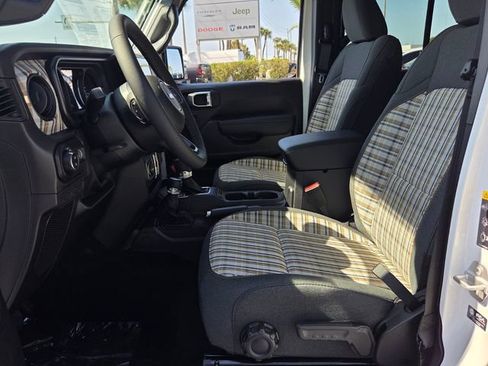 Used 2026 Jeep Gladiator Sport AWD/4WD image 14