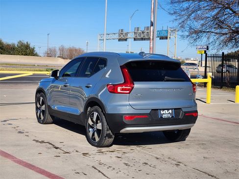Used 2020 Volvo XC40 T5 Momentum w/ Protection Package Premier image 6