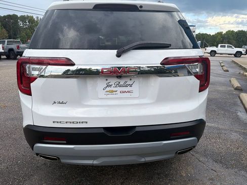 Used 2023 GMC Acadia SLT FWD image 4