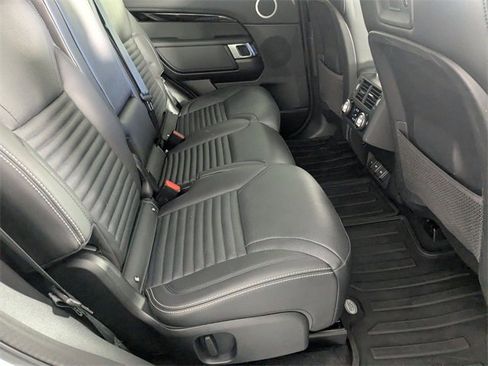 Used 2023 Land Rover Discovery S image 32