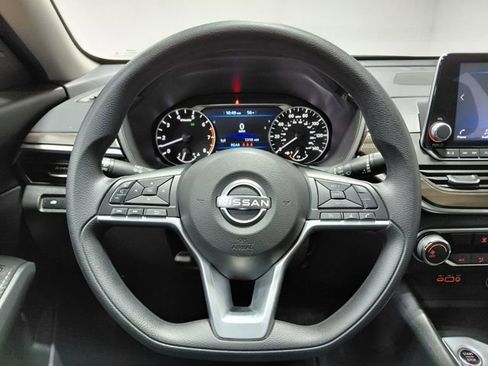 Used 2025 Nissan Altima 2.5 SV image 25