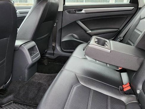 Used 2018 Volkswagen Passat 2.0T R-Line image 22